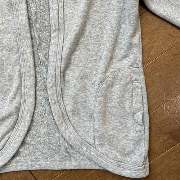 Kids mid-weight cardigan. Size 7. GUC. - Picture 2 of 4